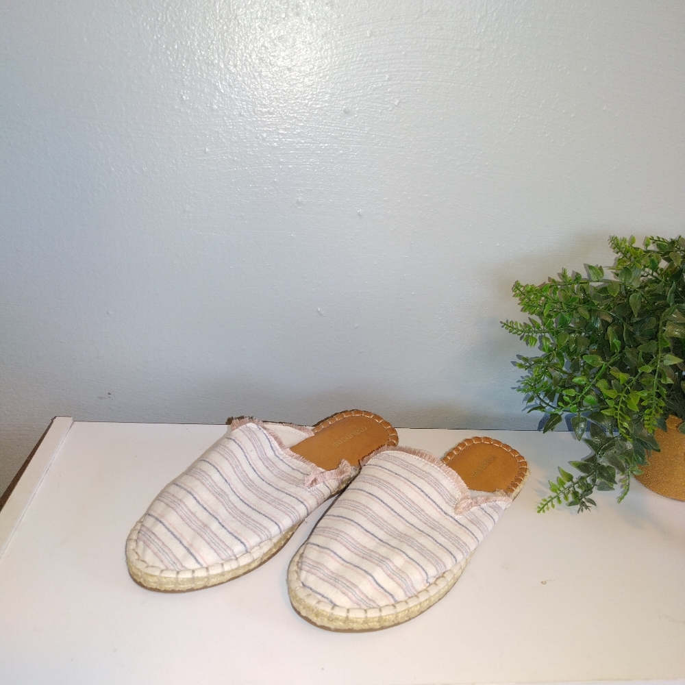 Maurices womens slip on flats size 9